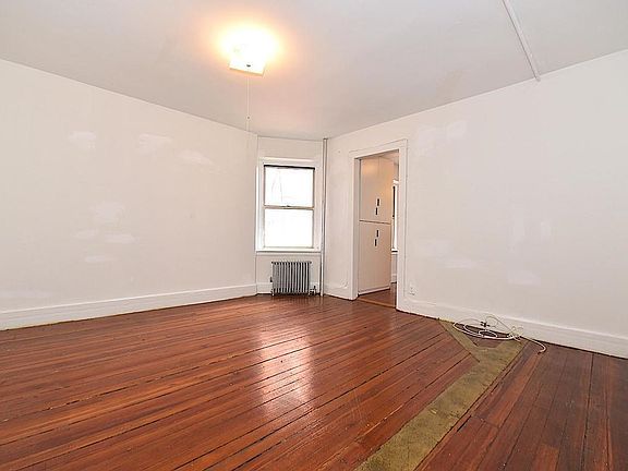 5th image of 182 Franklin St APT 9E