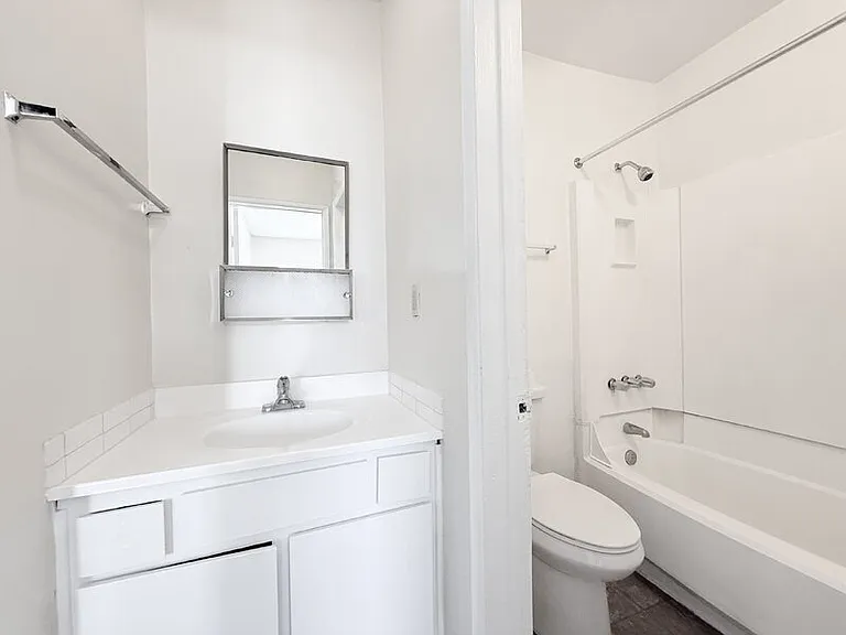 1497 W 29th St #1 — Photo 19