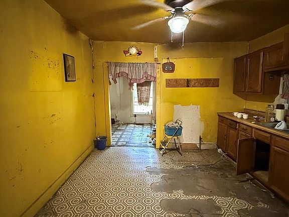 5th image of 470 W Stenger St
