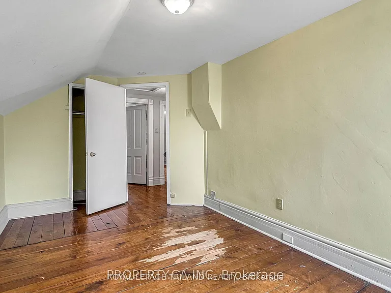 23 Saunby St #B — Photo 12