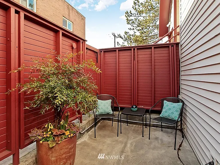 1111 E John St #1 — Photo 15