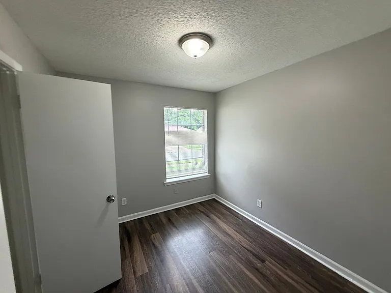 1271 Chickamauga Ave — Photo 6