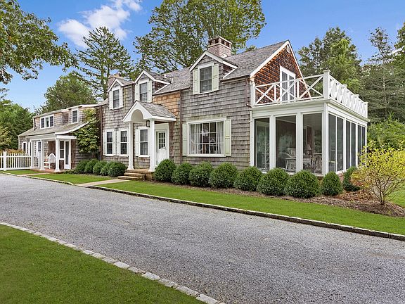 2nd image of 106 Quogue St