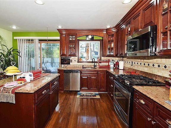 3rd image of 6 Satinwood St