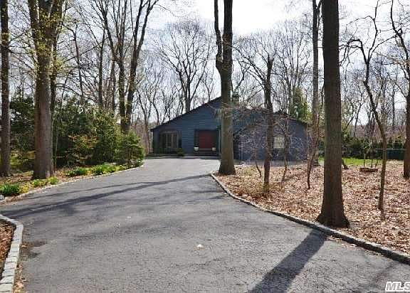 2nd image of 10 Highwood Dr