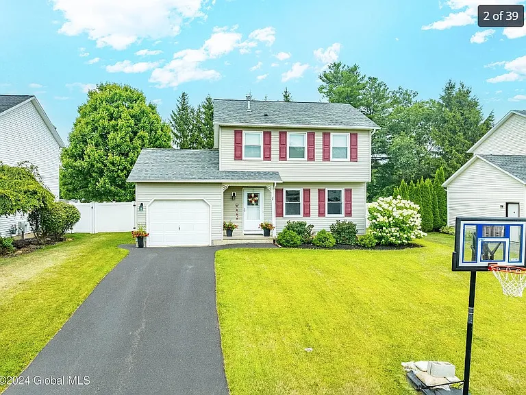 10 Corina Ct — Photo 3