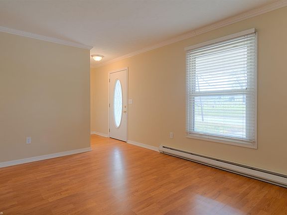 4th image of 490 S Franklin St