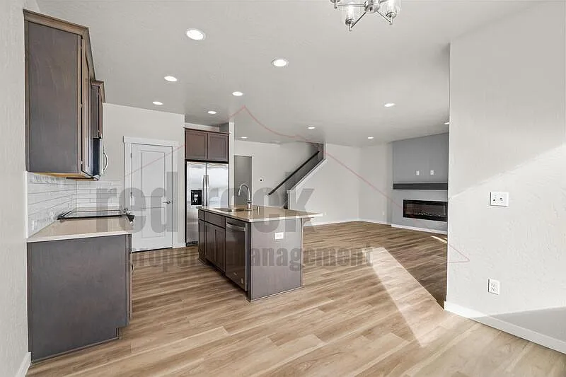 4 bed, 2.5 bath, 2085 sqft, $2,650 — Photo 3