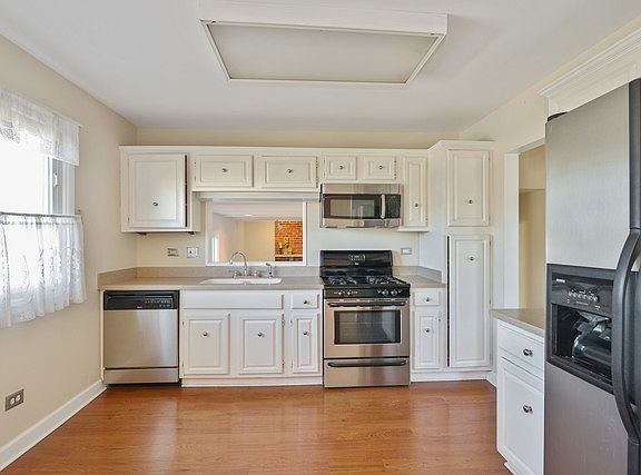4th image of 2 Lorraine Ave