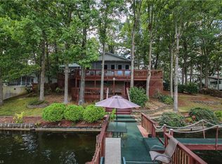 808 Lake Forest Dr, New London, NC 28127