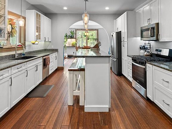 5th image of 53 Oak Point Lane