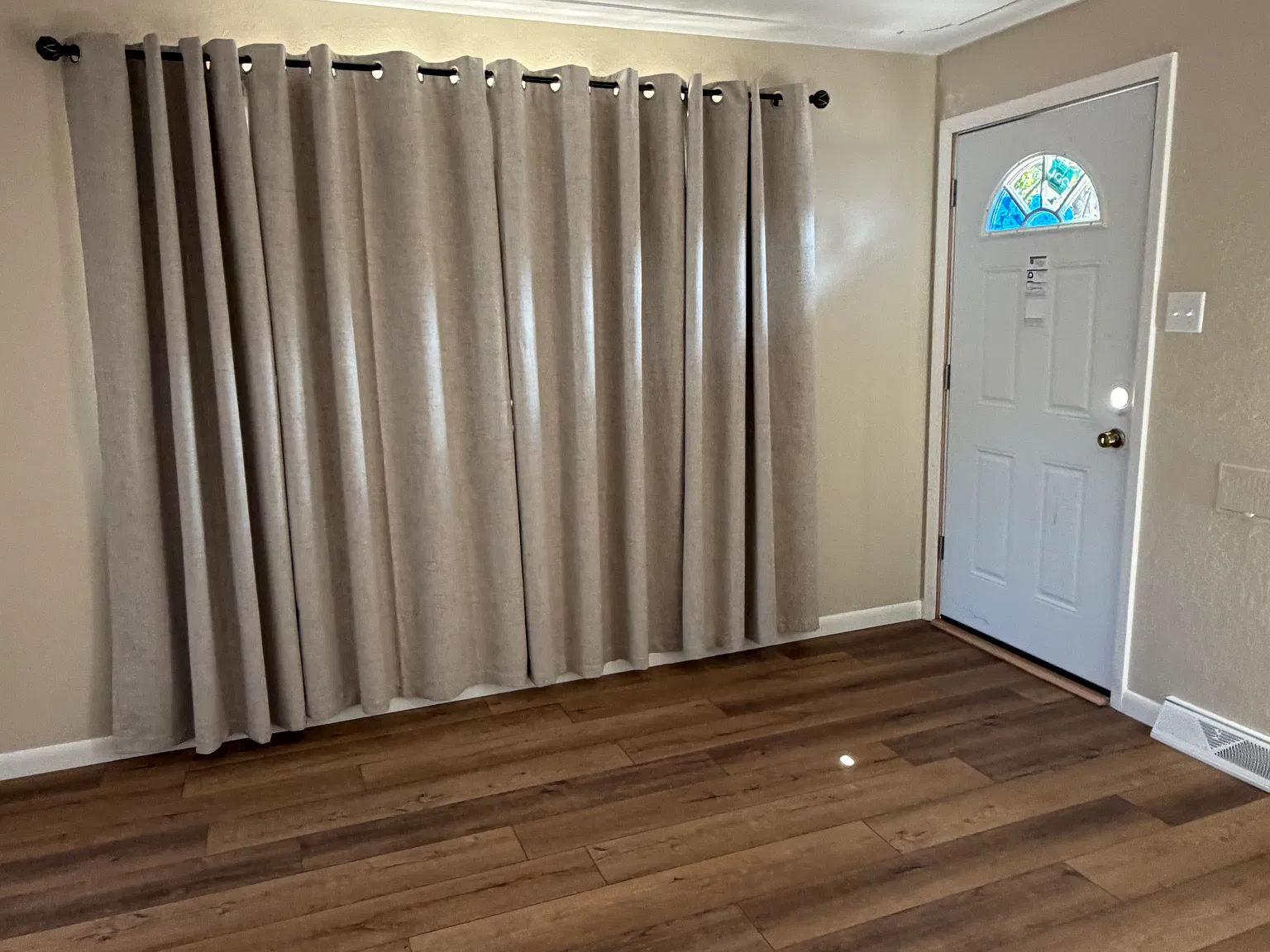 2 bed, 765 sqft, $2,200 — Photo 2