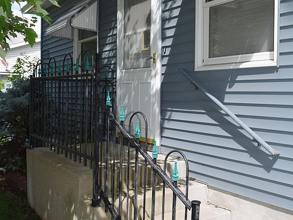 2nd image of 628 E Broadway St
