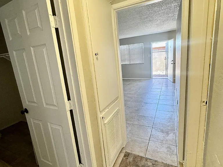 720 N 10th St #1 — Photo 15