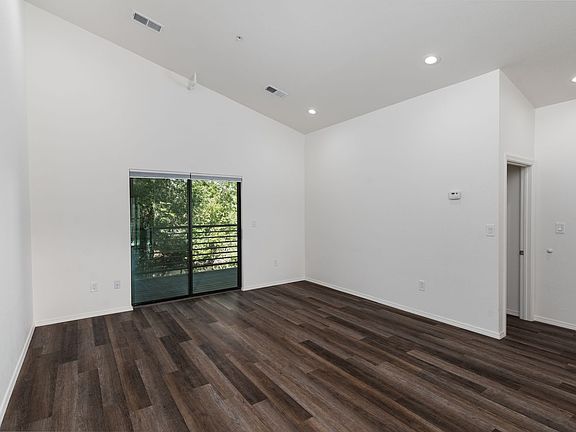 3rd image of 920 Shoofly St #W10