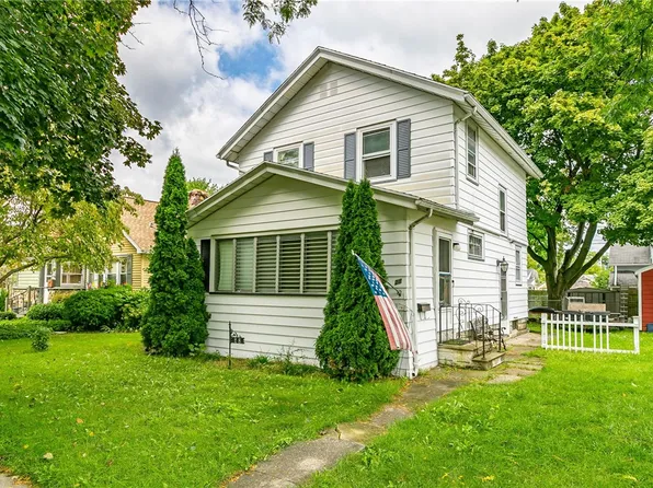 28 McCall Rd, Rochester, NY 14615