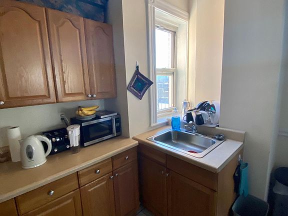 4th image of 109 Peterborough St #Ua29