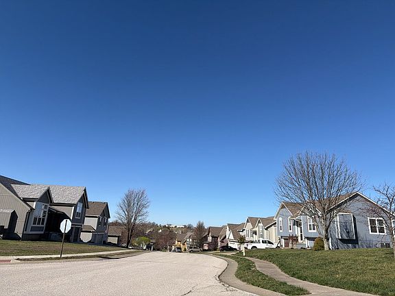 5th image of 1302 Ridge Tree Ln