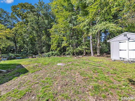 4th image of 48 Crestwood Rd