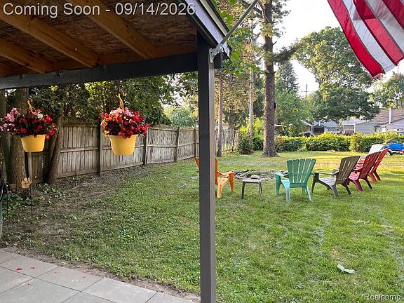 4th image of 1615 Ladd Rd