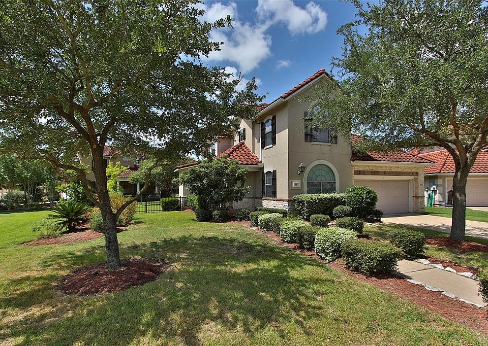 1st image of 2 Pinehurst Ct