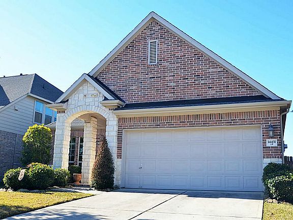 Stunning Plantation Home in Lakes at Northpointe