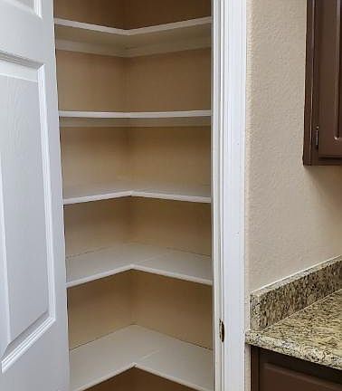 4th image of 3711 Breakwater Dr