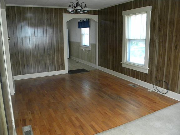 2nd image of 1917 Casement Rd