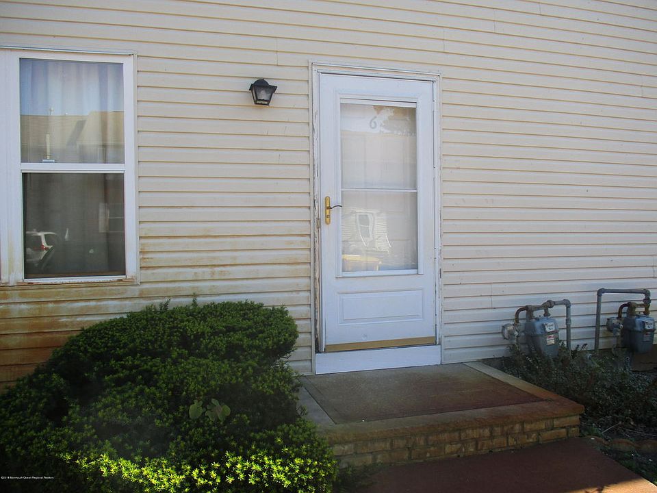 1st image of 6 Waterview Dr