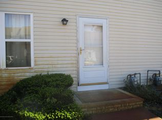 6 Waterview Dr, Lakewood, NJ 08701
