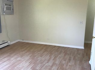 380 Ann St APT 5, South Elgin, IL 60177