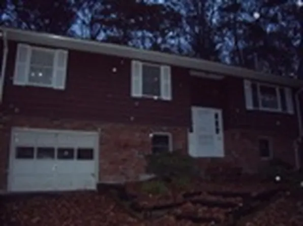 130 Cedar Rdg, Hawley, PA 18428