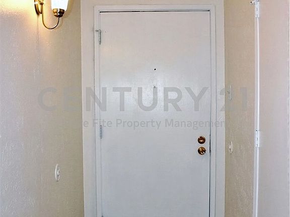 2nd image of 1533 Santa Fe Trl