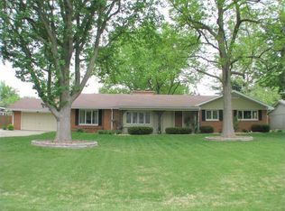 2117 E Crestview St, Springfield, MO 65804