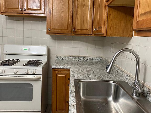 4th image of 3738 S Wood St #1
