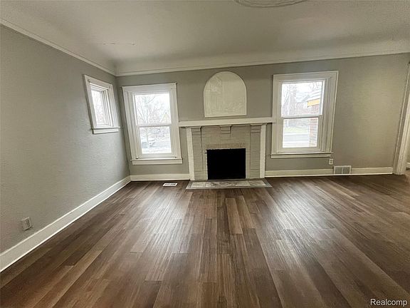 3rd image of 5532 Kensington Ave