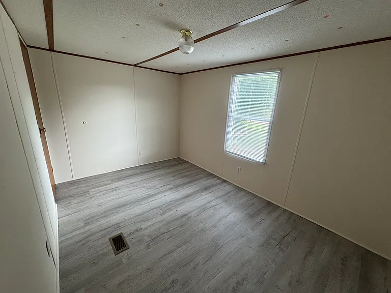 103 Shelby Dr — Photo 9