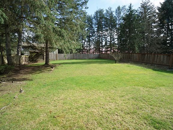 3rd image of 1024 111th Ave SE