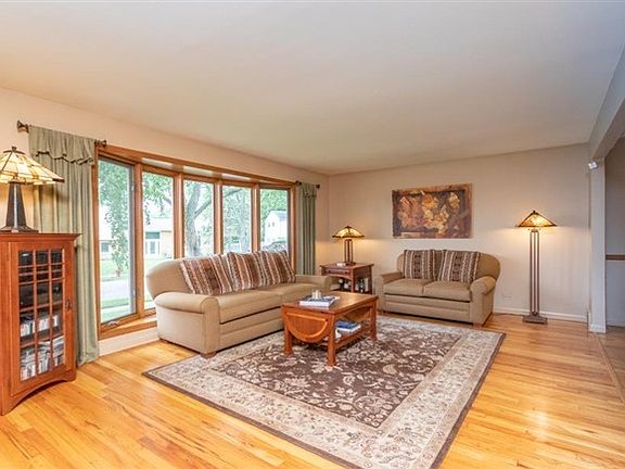 3rd image of 1532 E Alison Dr