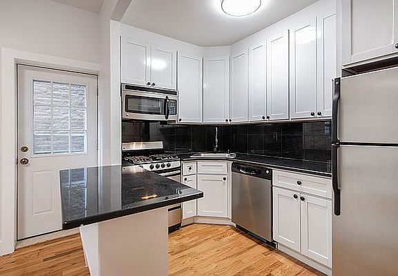 2nd image of 423 16th St #4D