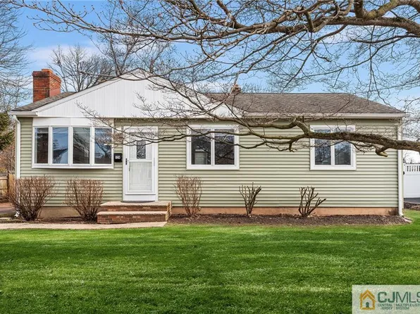 124 1st St, Middlesex, NJ 08846