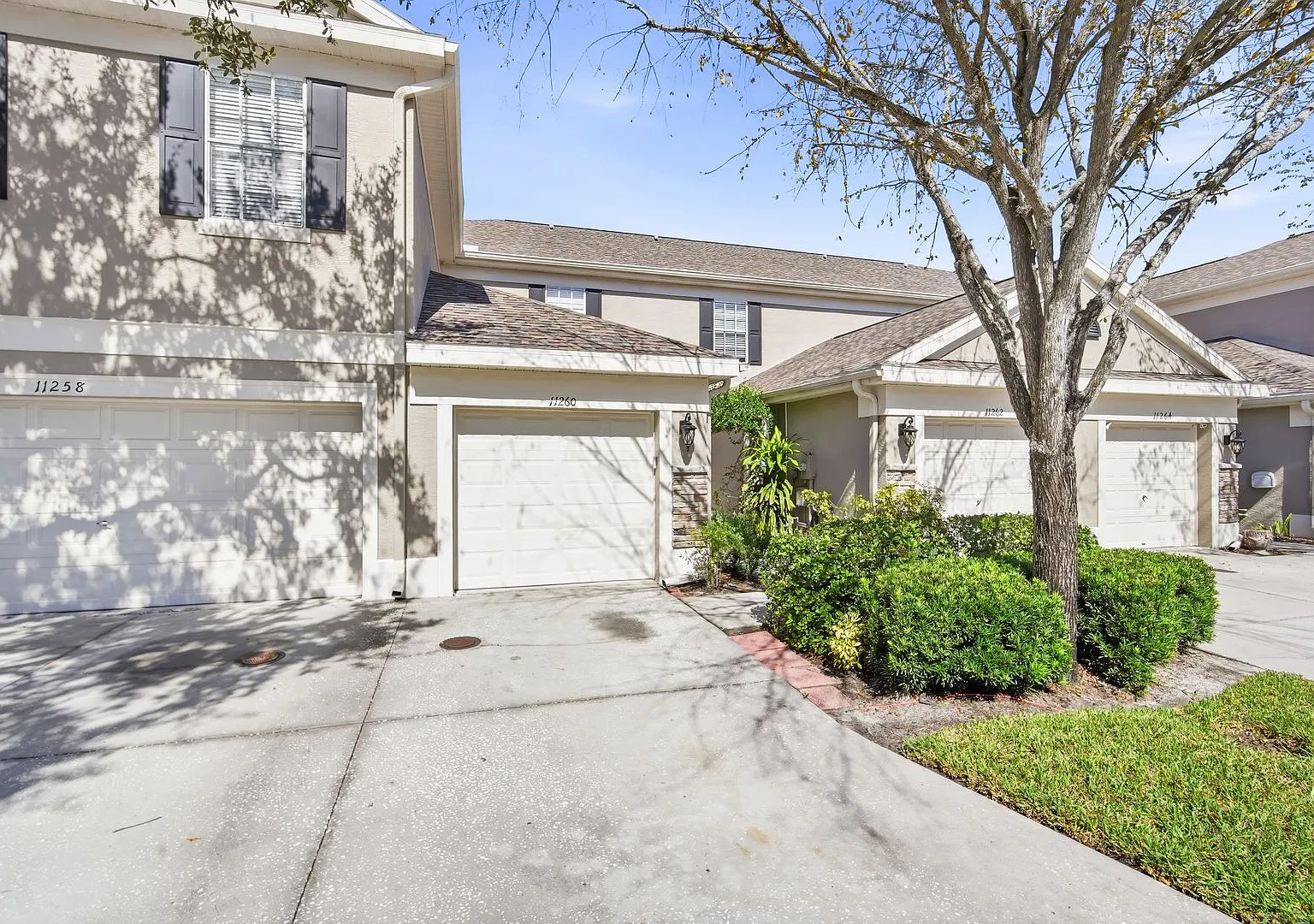 Charming 2-Bedroom Townhome in Windsor Place-Prime Location! — Photo 1