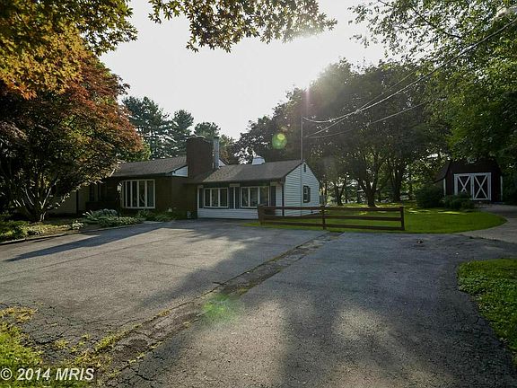 4th image of 502 Berrymans Ln