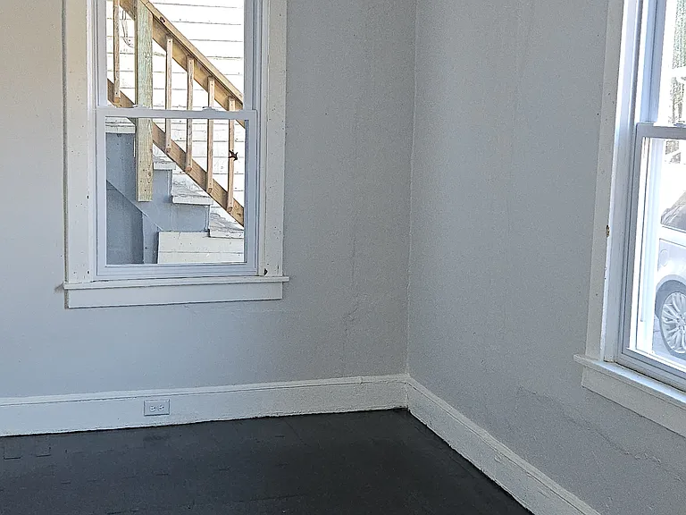 140 Lester Ave #1 — Photo 4