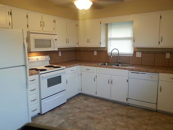 2nd image of 1725 Lawrence Ave APT A