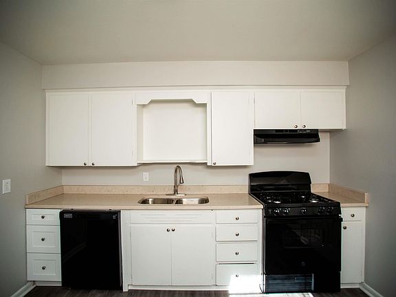 5th image of 9417 Woodford Dr