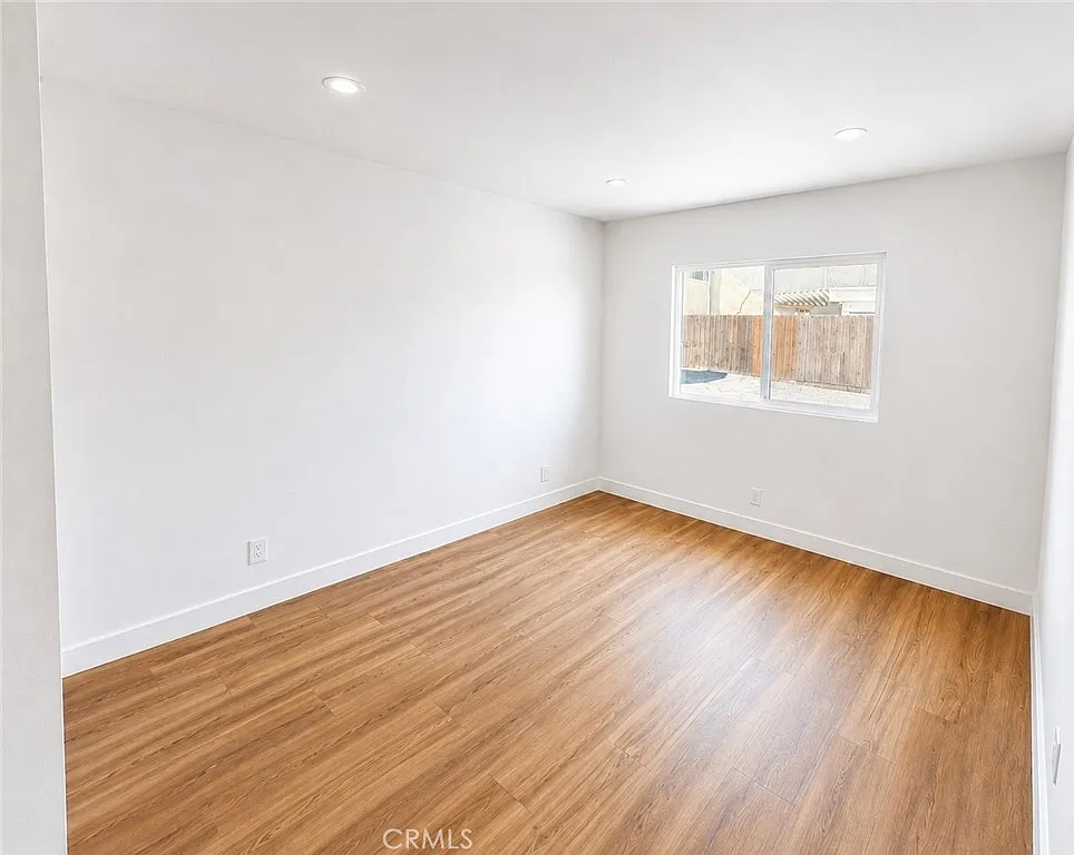 2 bed, 900 sqft, $3,300 — Photo 4