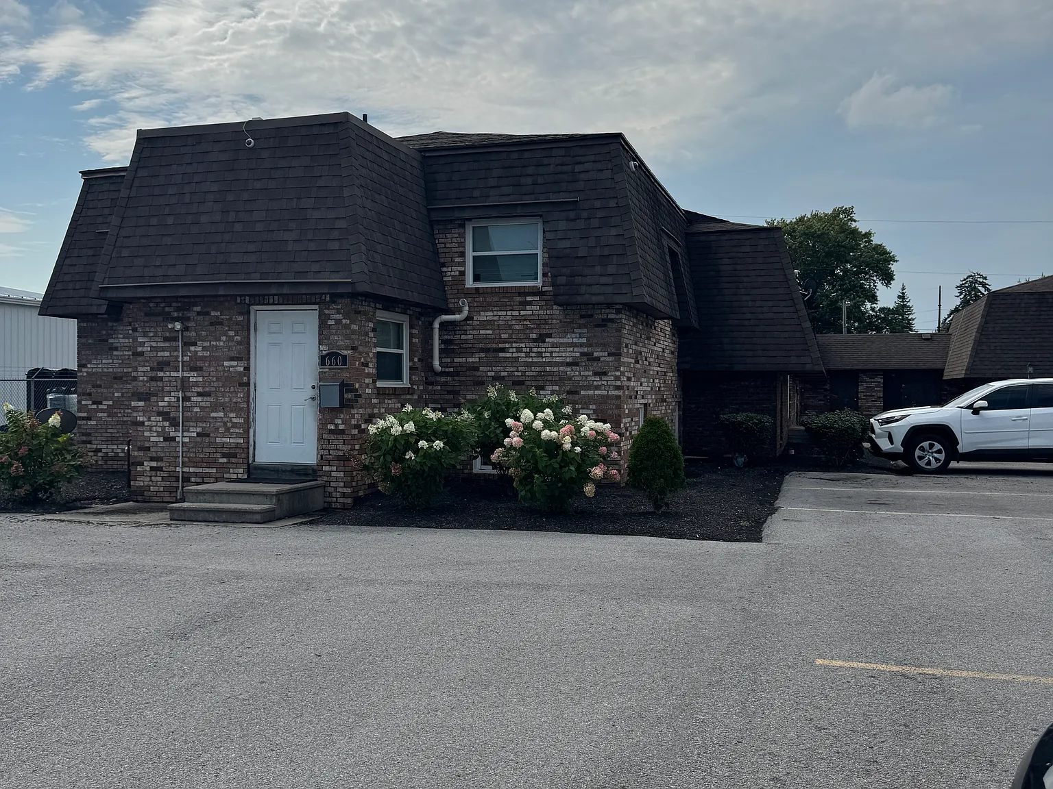 4 bed, 1.5 bath, $1,295 — Photo 1
