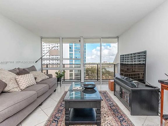 2nd image of 600 NE 36th St APT 1006