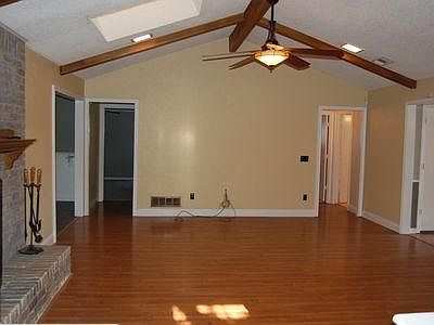Huge family room (16x24)